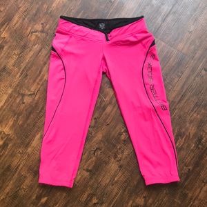 Better Bodies Crop Workout Tights in Pink w/ Black